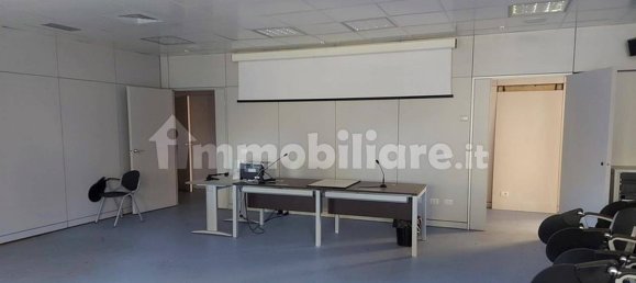 675m² Office in Terni, Italy No. 348949 18