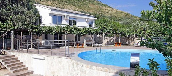 4 bedrooms Commercial property in Budva, Montenegro No. 112 3