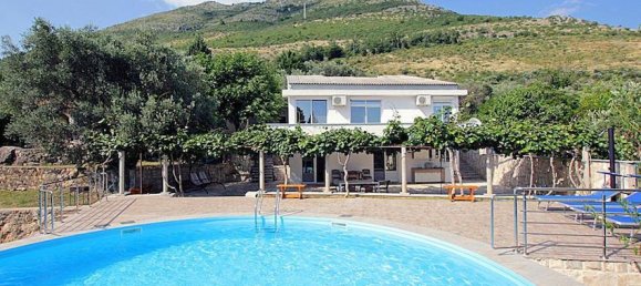 4 bedrooms Commercial property in Budva, Montenegro No. 112 8