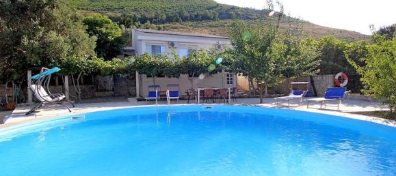 4 bedrooms Commercial property in Budva, Montenegro No. 112 2