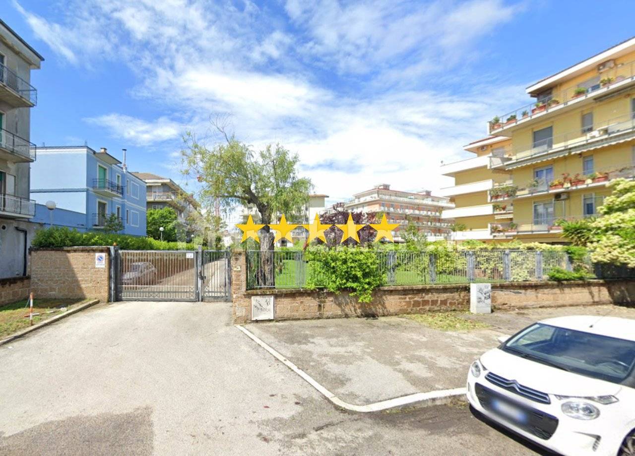 Квартира с 6 спальнями в Пескара, Италия № 238467