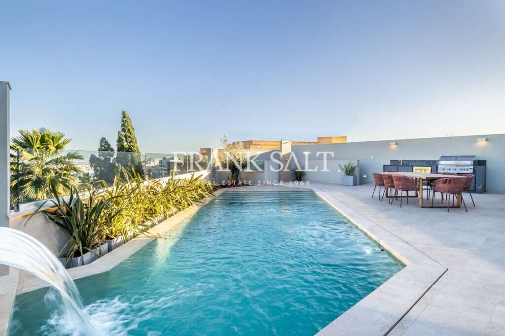 4 bedrooms Villa in Swieqi, Malta No. 10370