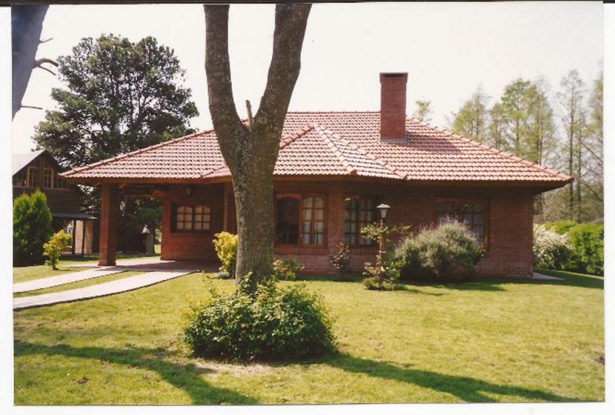 Casa de 2 dormitorios en Presidente Perón, Argentina No. 79891