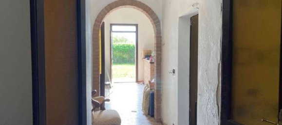 7 rooms Apartment in Ferrara, Italy No. 25121 10