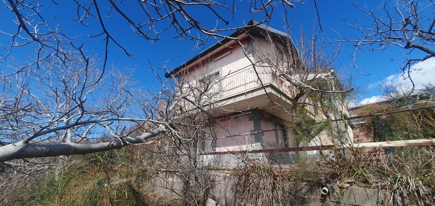 Дом с 4 комнатами в Рагальна, Италия № 162557