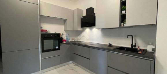 3 rooms Apartment in Monza, Italy No. 15497 2