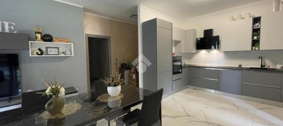 3 rooms Apartment in Monza, Italy No. 15497 3