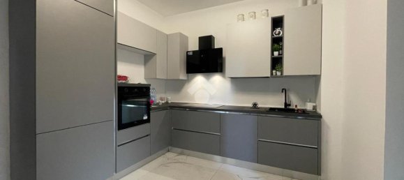 3 rooms Apartment in Monza, Italy No. 15497 4