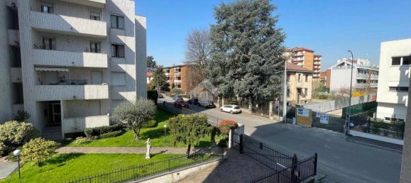 3 rooms Apartment in Monza, Italy No. 15497 22