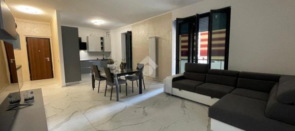 3 rooms Apartment in Monza, Italy No. 15497 6