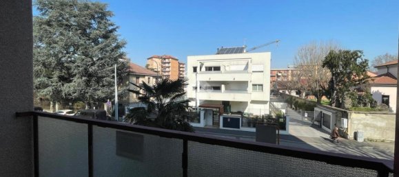 3 rooms Apartment in Monza, Italy No. 15497 8