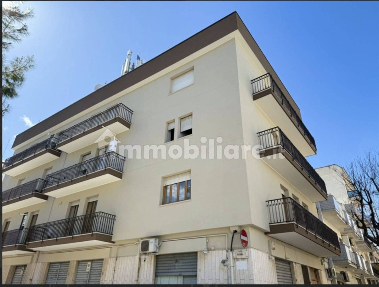 Apartamento de 3 dormitorios en Andria, Italy No. 347779