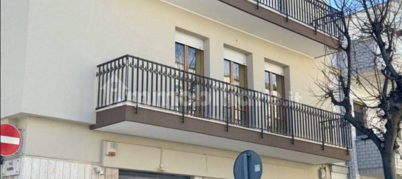 Apartamento de 3 dormitorios en Andria, Italy No. 347779 2