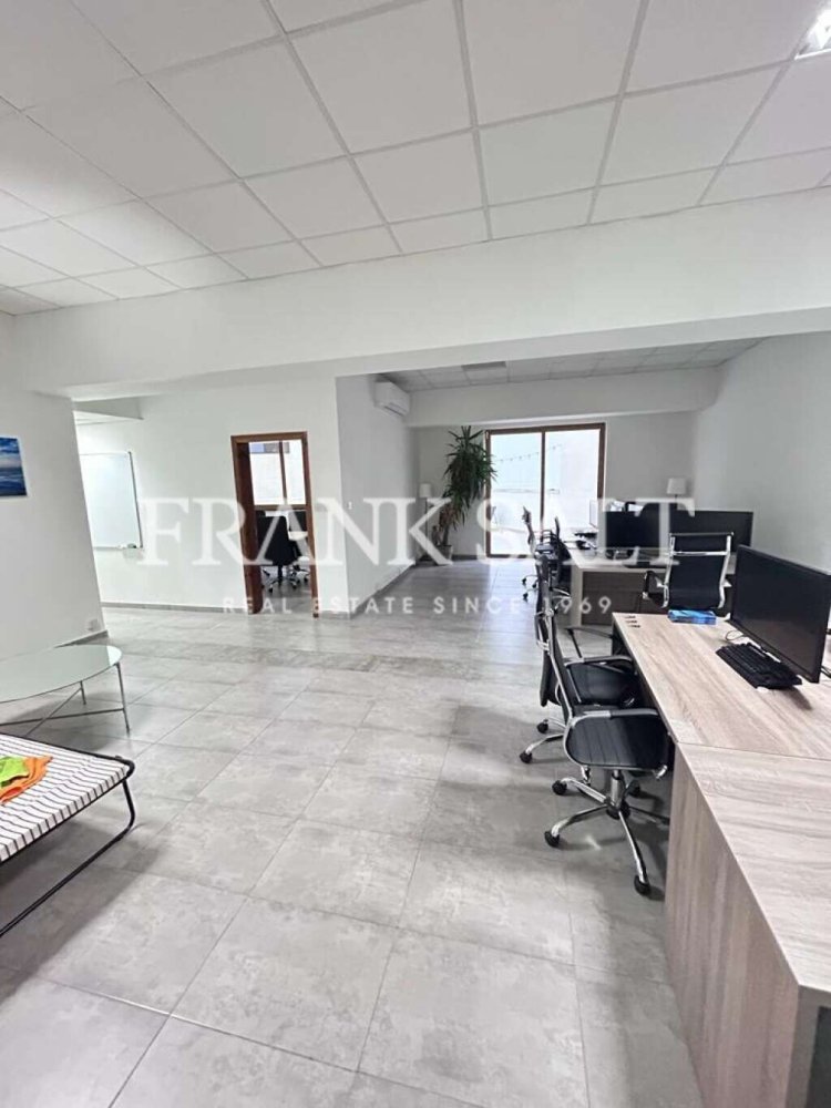 Bureau à Sliema, Malta 90m² No. 12264