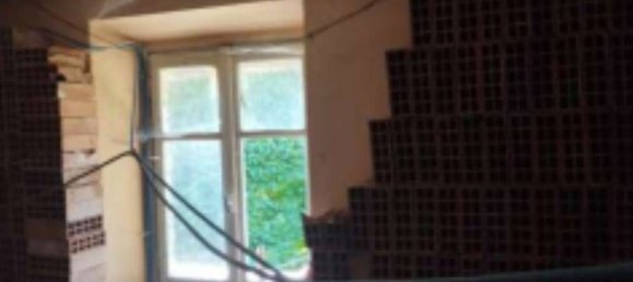 5 rooms Apartment in Cocquio-Trevisago, Italy No. 184530 3