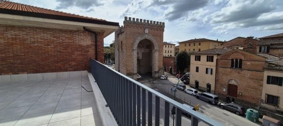 5 rooms Penthouse in Siena, Italy No. 161249 3