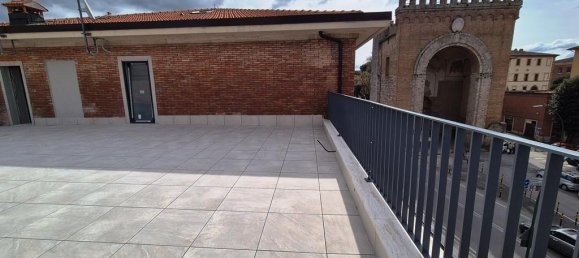 5 rooms Penthouse in Siena, Italy No. 161249 4