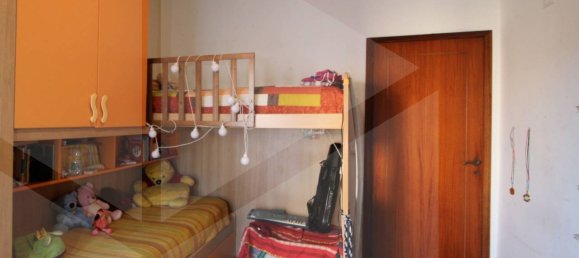 4-salle Appartement à Pontedera, Italy No. 22098 9