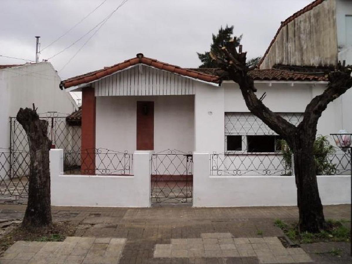 2 bedrooms House in Moron, Argentina No. 73775