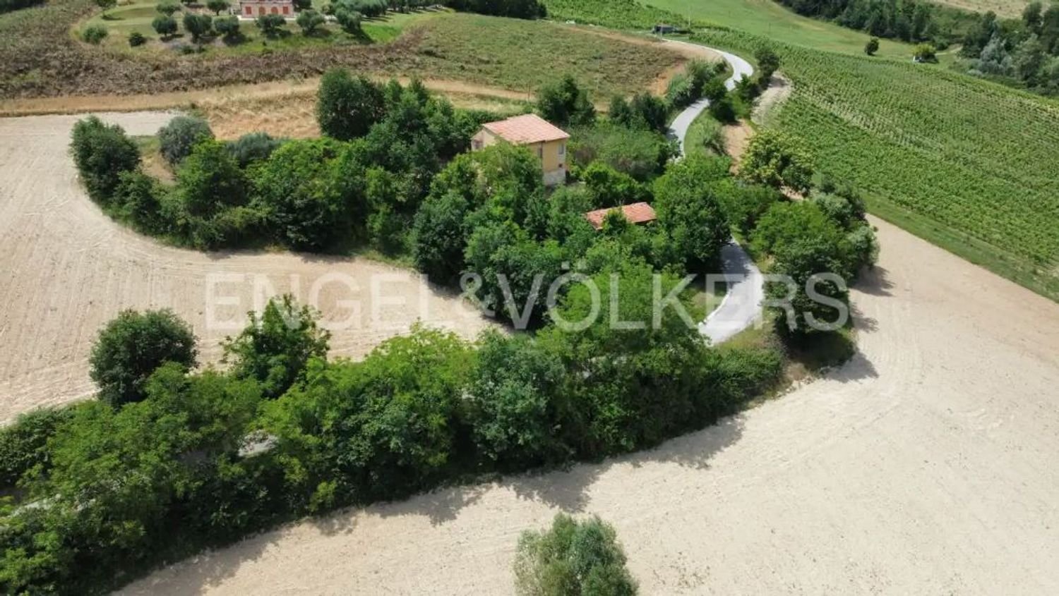 5 rooms House in Montelparo, Italy No. 102156