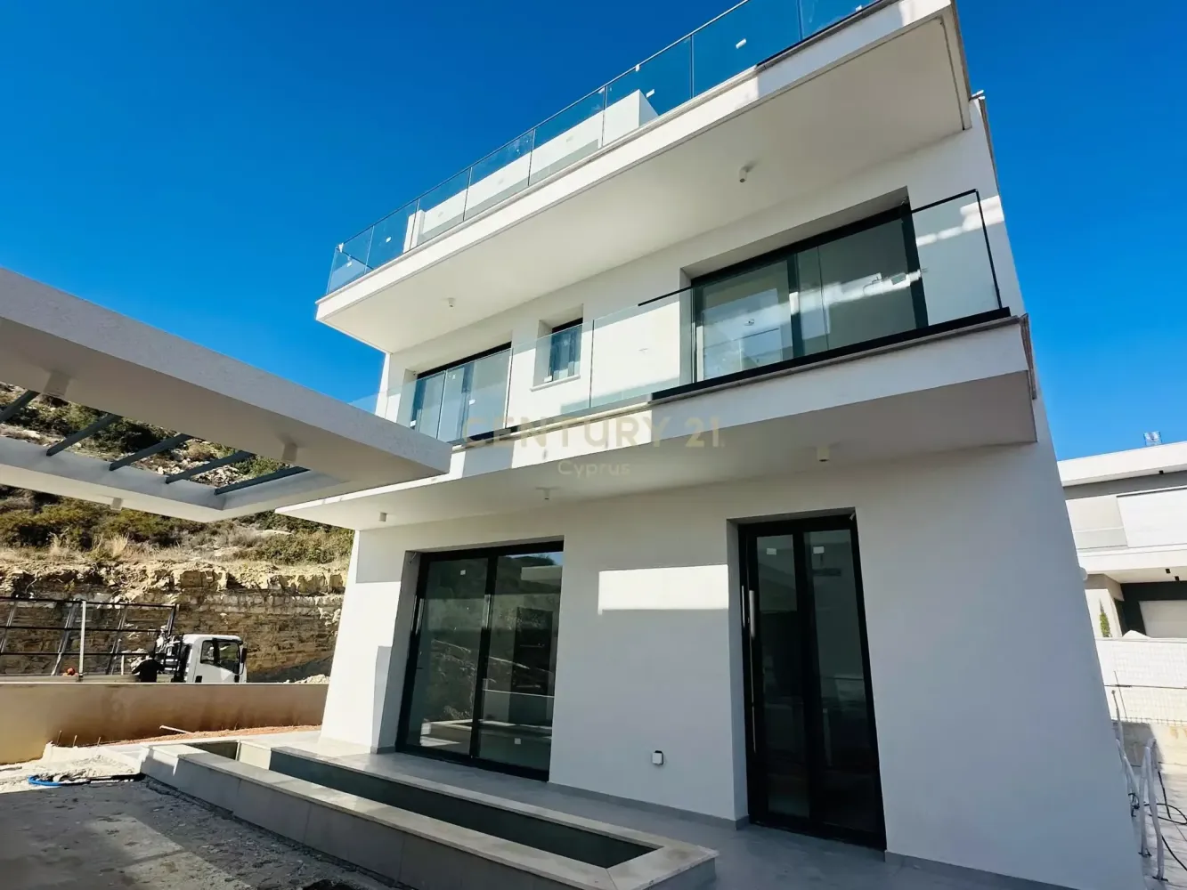 4 bedrooms Villa in Agios Athanasios, Cyprus No. 4552