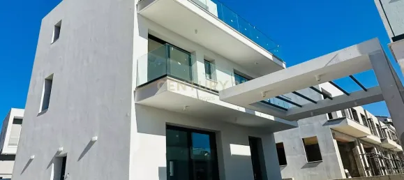 4 bedrooms Villa in Agios Athanasios, Cyprus No. 4552 2