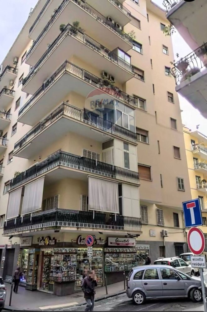 Квартира с 5 комнатами в Неаполь, Италия № 66109