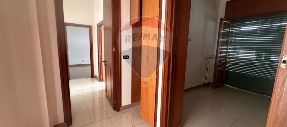 Квартира с 5 комнатами в Неаполь, Италия № 66109 3