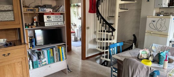 2 Schlafzimmer Wohnung in Mantua, Italy, Nr. 381817 3