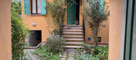 2 Schlafzimmer Wohnung in Mantua, Italy, Nr. 381817 2