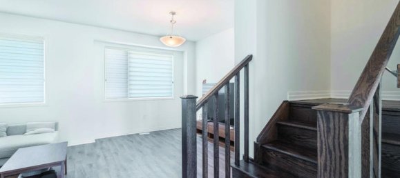 4 bedrooms House in Oakville, Canada No. 744 11