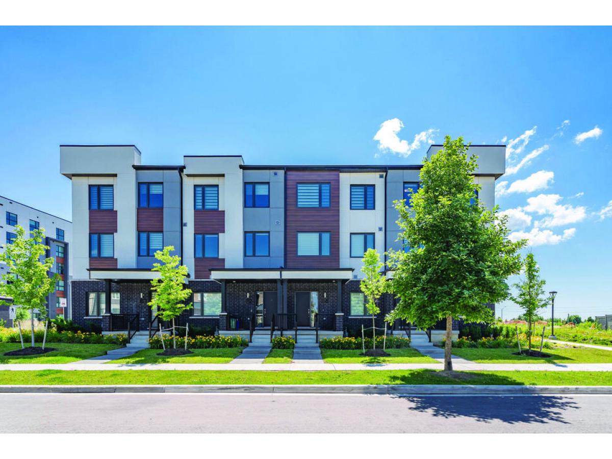 4 bedrooms House in Oakville, Canada No. 744