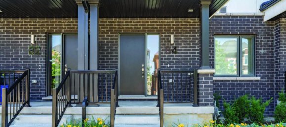 4 bedrooms House in Oakville, Canada No. 744 2