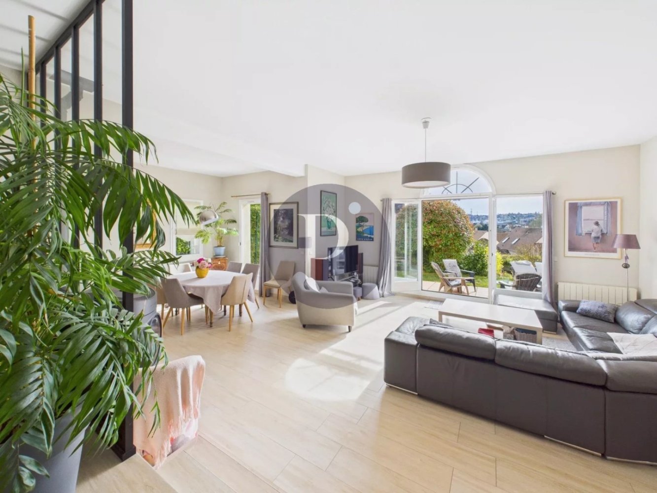 5 Schlafzimmer Villa in Verrieres-le-Buisson, France, Nr. 136011