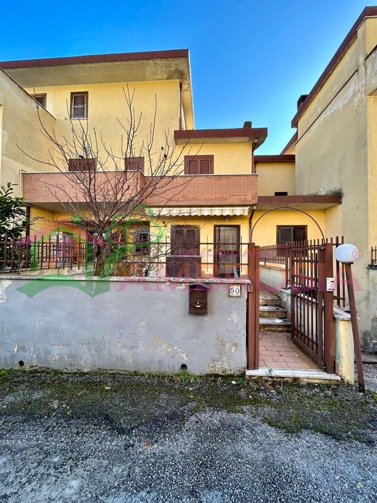 2غرفة منزل في Tagliacozzo, Italy رقم 28312