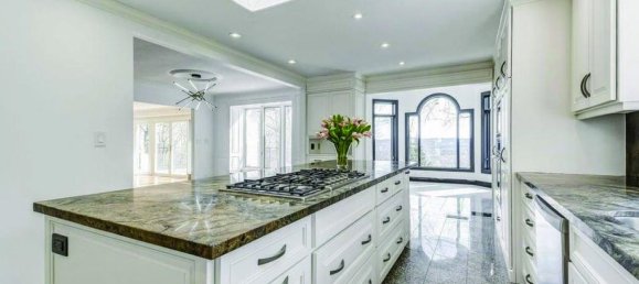 4 bedrooms House in Dundas, Canada No. 104 3