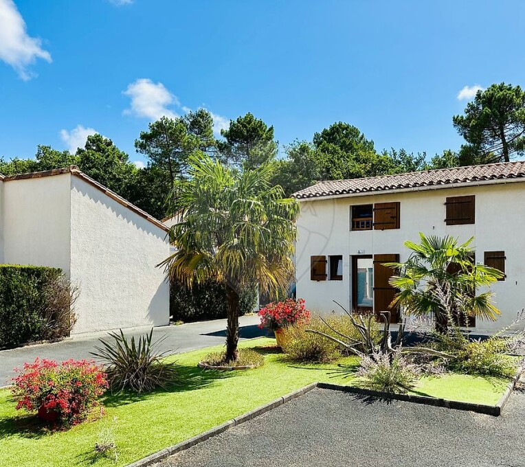 Casa de 2 dormitorios en Les Mathes, France No. 326470