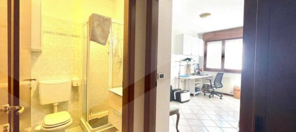 Apartamento de 4 habitaciónes en Bologna, Italy No. 26474 28