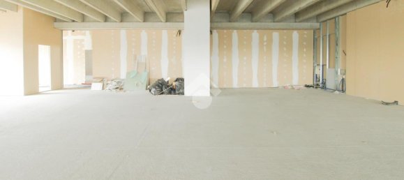 Офис с 1 комнатой в Каццаго Сан Мартино, Италия № 209379 10