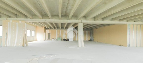 Офис с 1 комнатой в Каццаго Сан Мартино, Италия № 209379 5