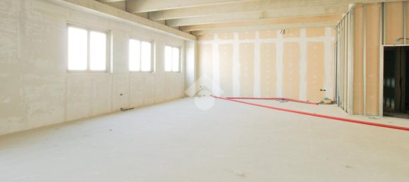 Офис с 1 комнатой в Каццаго Сан Мартино, Италия № 209379 27