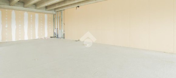 Офис с 1 комнатой в Каццаго Сан Мартино, Италия № 209379 11