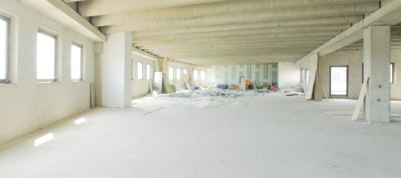 Офис с 1 комнатой в Каццаго Сан Мартино, Италия № 209379 7