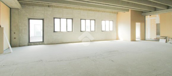 Офис с 1 комнатой в Каццаго Сан Мартино, Италия № 209379 9