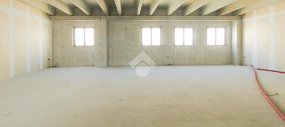 Офис с 1 комнатой в Каццаго Сан Мартино, Италия № 209379 17