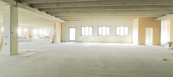 Офис с 1 комнатой в Каццаго Сан Мартино, Италия № 209379 8