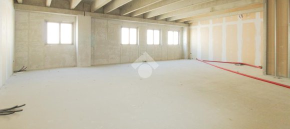 Офис с 1 комнатой в Каццаго Сан Мартино, Италия № 209379 24