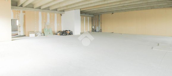 Офис с 1 комнатой в Каццаго Сан Мартино, Италия № 209379 19