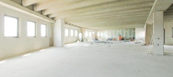 Офис с 1 комнатой в Каццаго Сан Мартино, Италия № 209379 3