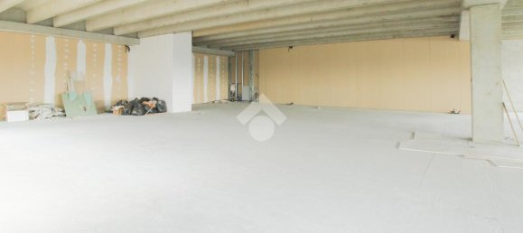 Офис с 1 комнатой в Каццаго Сан Мартино, Италия № 209379 12